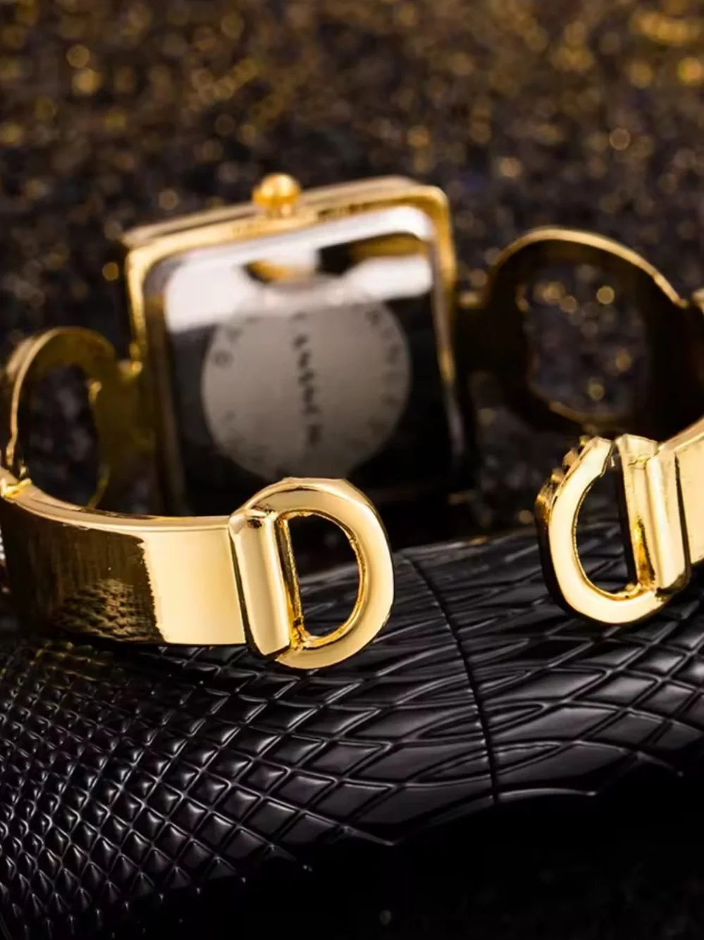 Classic Stainless steel Gold Tone Women's Bracelet Watch - Elegant Gold Finish